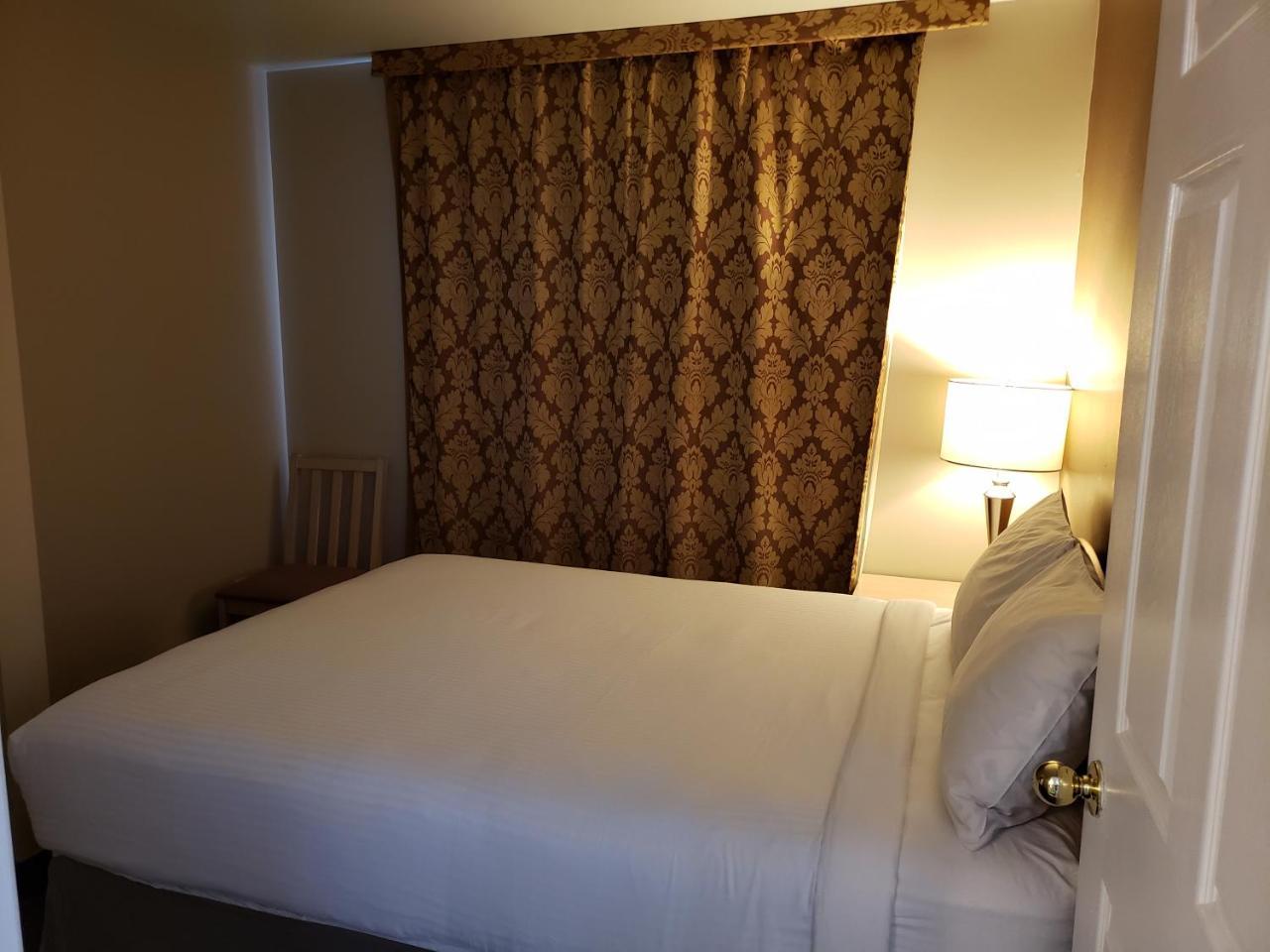 Shemron Suites Hotel Deep River Exterior foto
